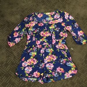 Gianni Bini Dresses - Gianni Bini Floral Romper Gianni Bini Dresses - Gianni Bini Floral Romper